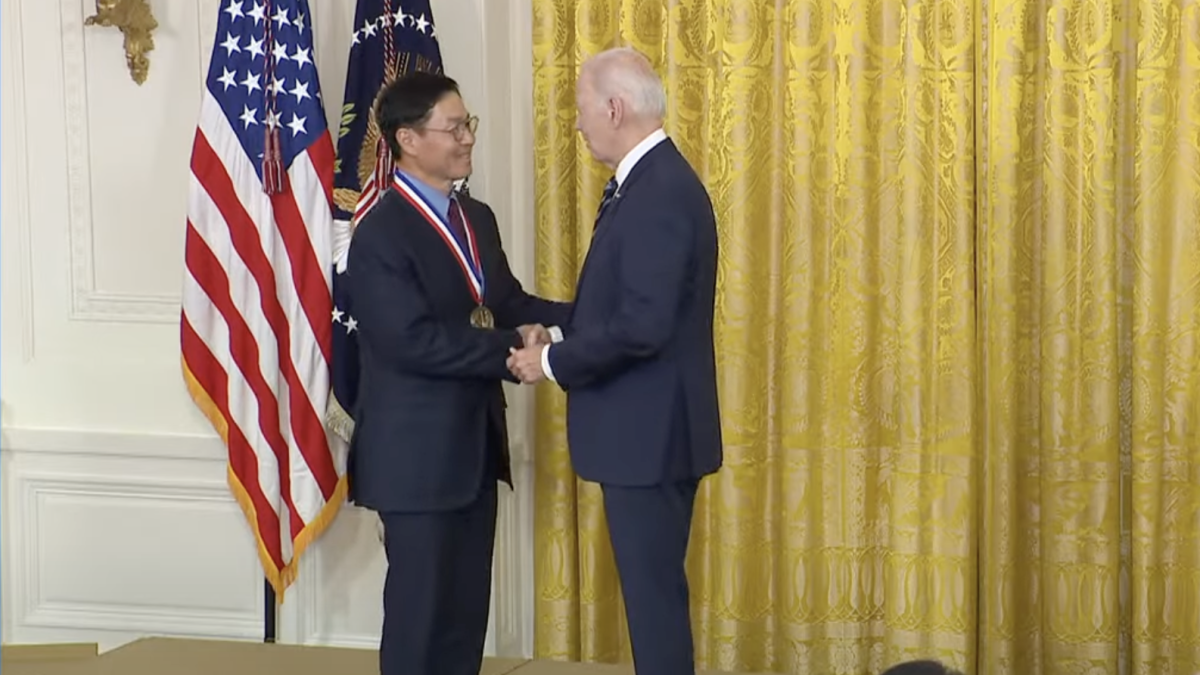 Stevens Honoree Jeong H. Kim H’12 receiving a medal from U.S. President Joe Biden at White House
