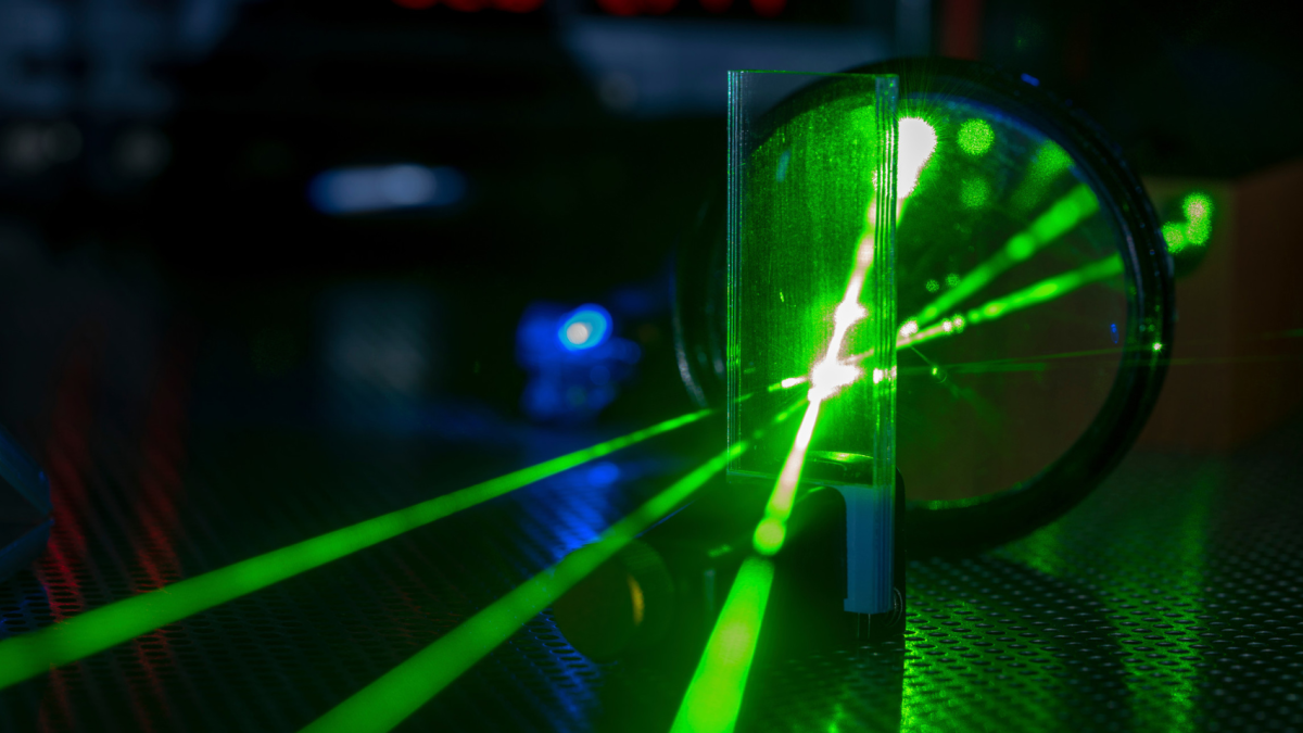 A photo of a green laser and optics equipment
