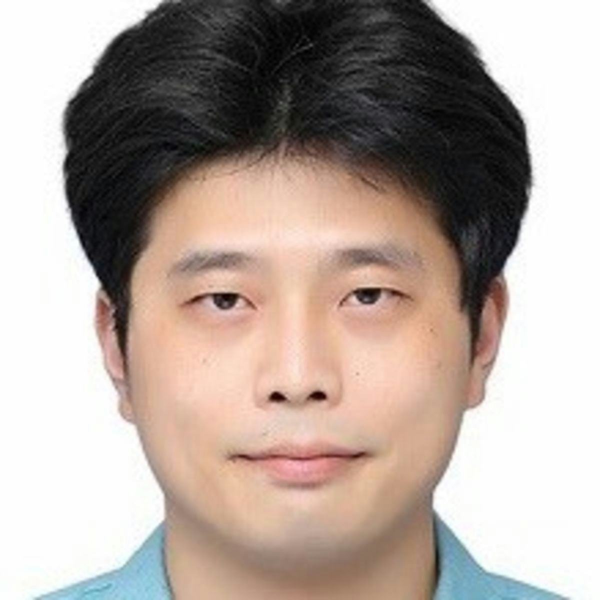 headshot of Yongsoo Kim