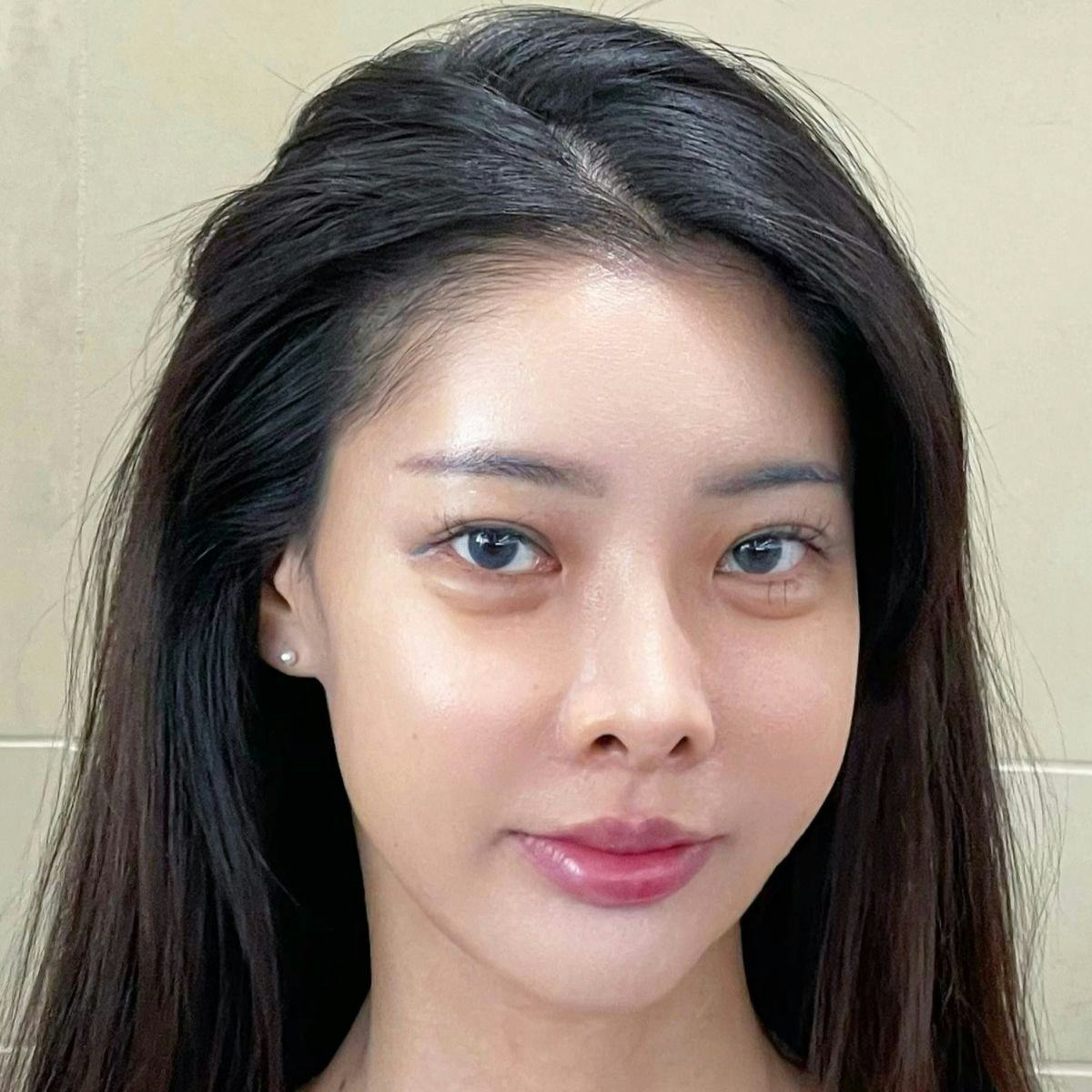 Angelina Saiyi Li Headshot