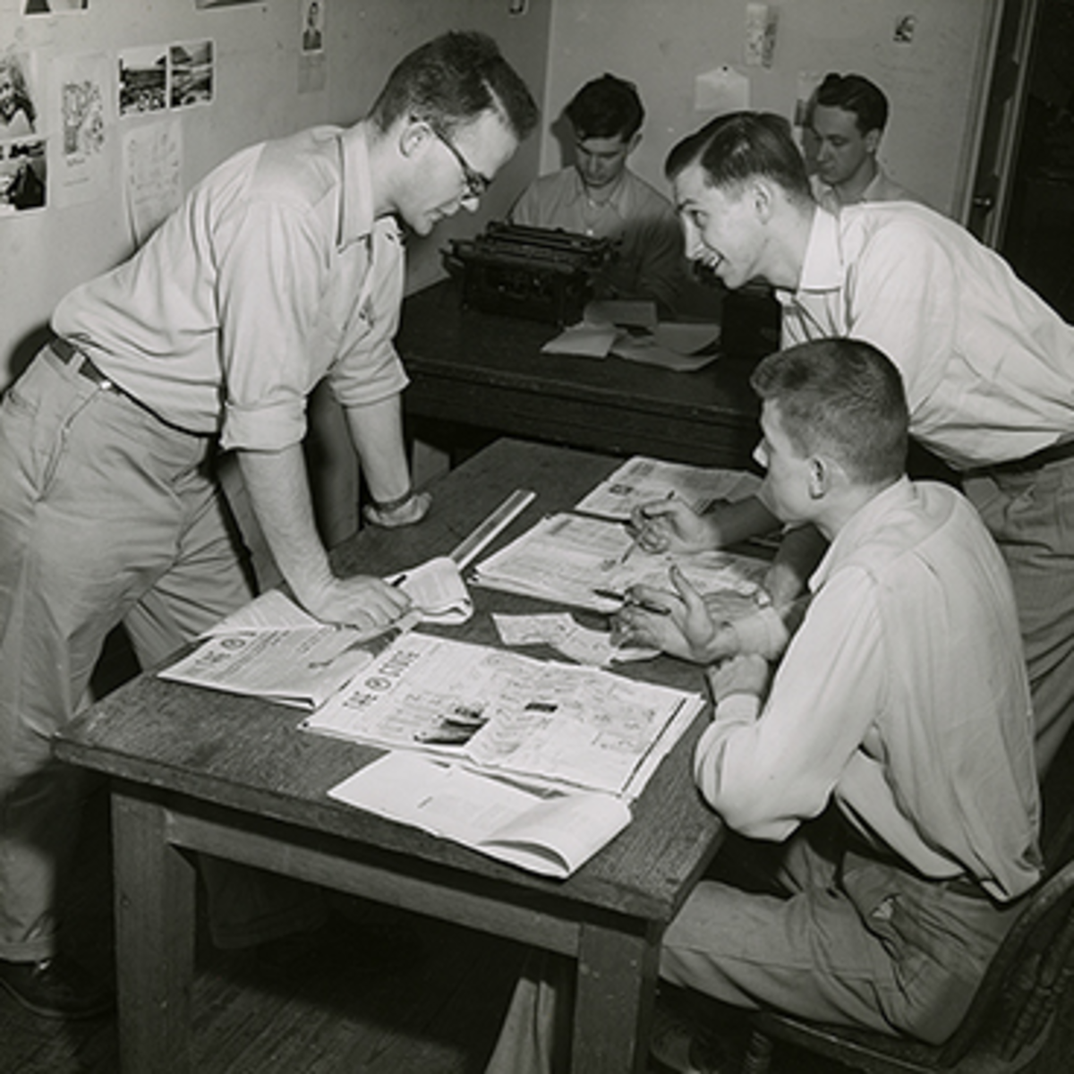 3 men working on the Stut newspaper