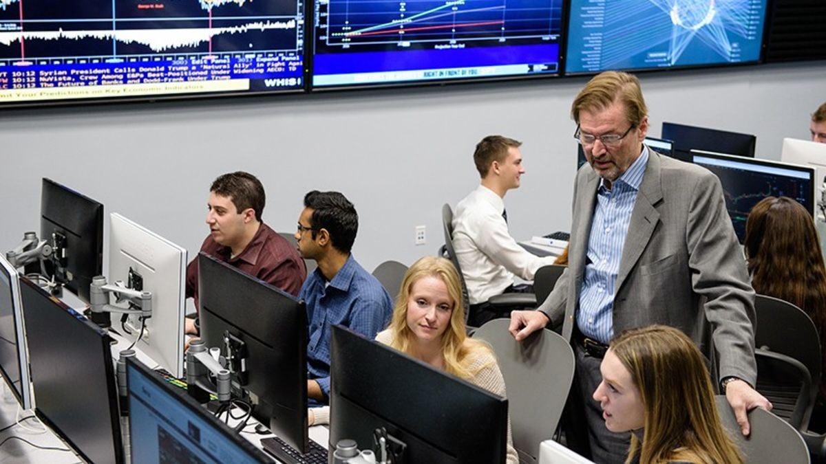 Students in a graduate finance class held in the Hanlon lab.