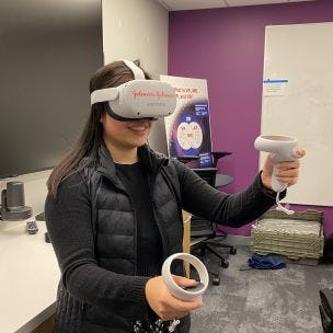Christie Chen ‘20 M.S. ‘21 using a VR headset that trains doctors to conduct surgeries